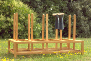 Range-bottes et chaussures en frêne pour famille nombreuse