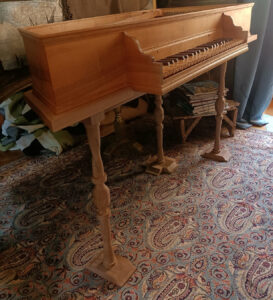 Piètement avec ses pieds tournés pour épinette