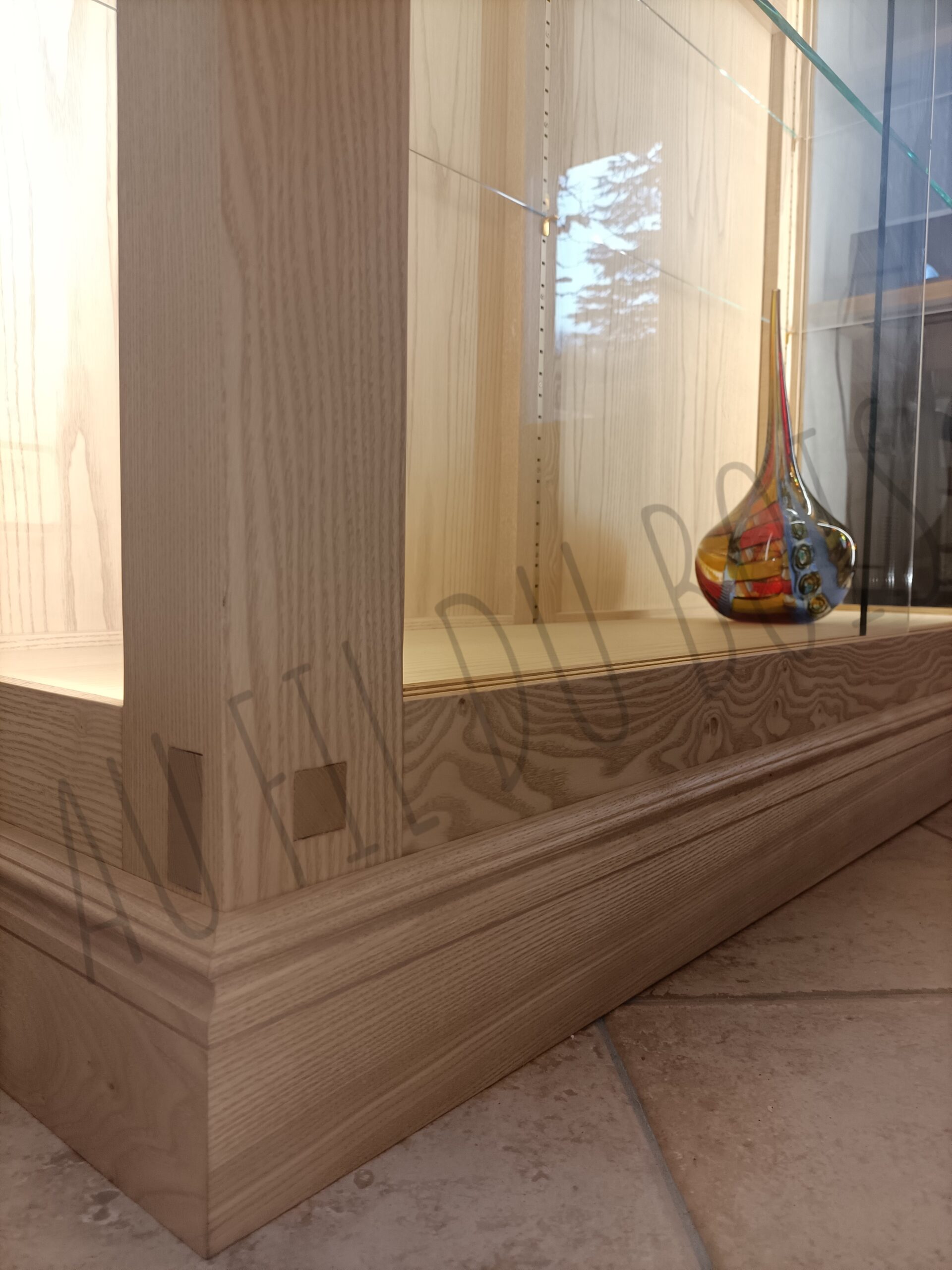 Détail vitrine frêne & verre